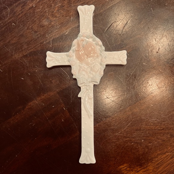 Glass Cross of a Young Girl Praying - Picture 2 of 4